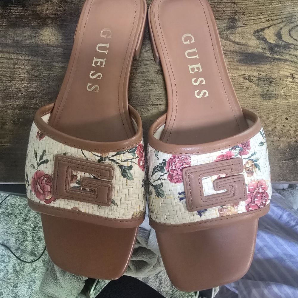 GUESS Women's Floral Woven Sandals - Brown and Cream - Picture 3 of 10
